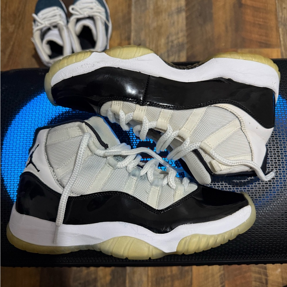 Jordan XI Concord Black and White Sneakers sz 8.5